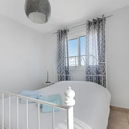 Apartament Glabur - The Sunny Atelier - City, Free Parking & Wifi, Welcomes You!!! Nikozja