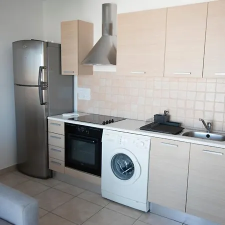Glabur - The Sunny Atelier - City, Free Parking & Wifi, Welcomes You!!! Apartment