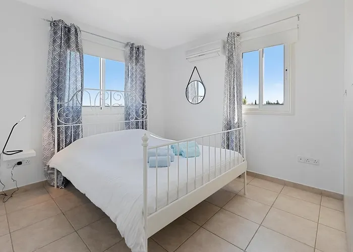 Glabur - The Sunny Atelier - City, Free Parking & Wifi, Welcomes You!!!