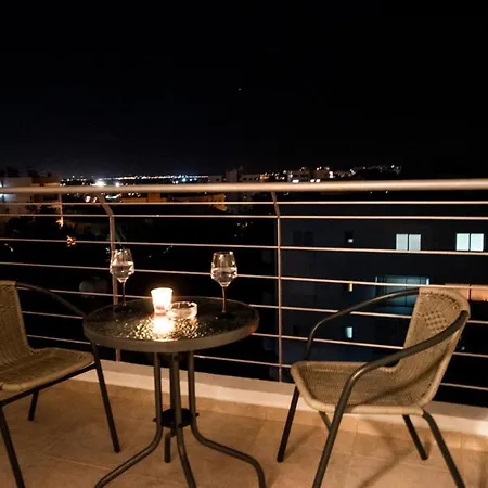 Glabur - The Sunny Atelier - City, Free Parking & Wifi, Welcomes You!!! Appartamento Nicosia