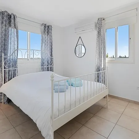 Glabur - The Sunny Atelier - City, Free Parking & Wifi, Welcomes You!!!